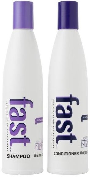 Zwei weiße Flaschen mit Shampoo und Conditioner, lila Deckel und Etiketten.