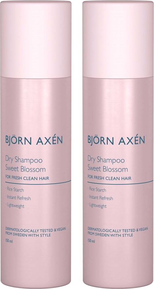 Zwei rosa Flaschen Trockenshampoo mit blauer und schwarzer Schrift, gekennzeichnet als Björn Axén Sweet Blossom für frisches, sauberes Haar.