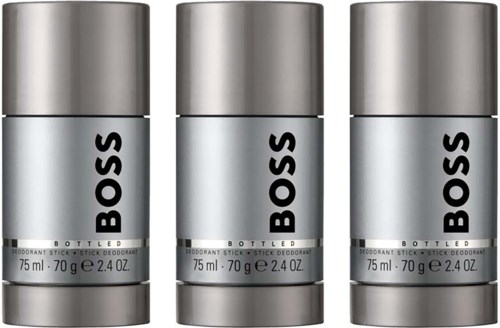 Drie zilveren deodorantstiften met zwarte BOSS-logo en tekst, elk 75 ml, naast elkaar.
