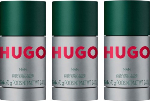 Drie deodorantstiften met groene deksels en grijze labels, met de merknaam 'HUGO' in grote rode letters.