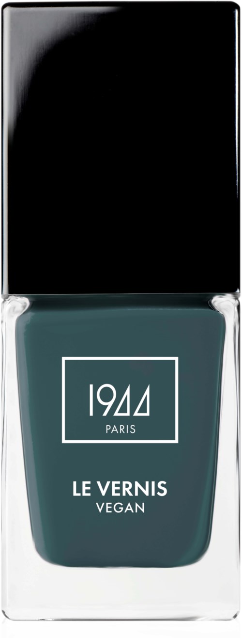 Donkergroene nagellakfles met '1944 PARIS LE VERNIS VEGAN'. De dop is open en toont de glanzende zwarte binnenkant.