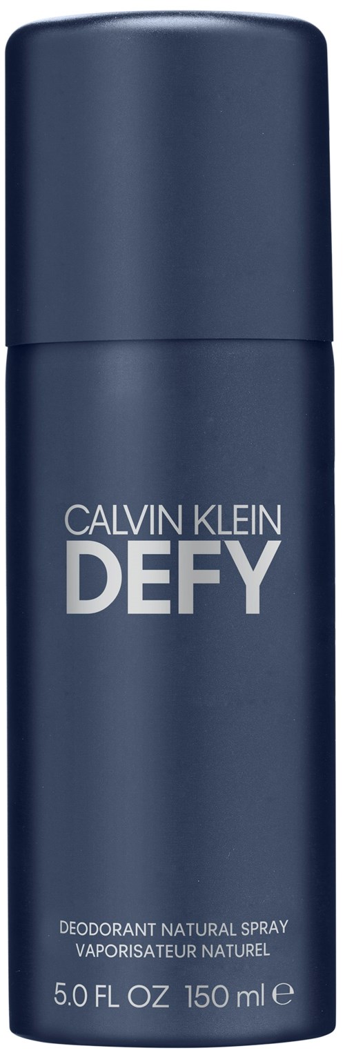Een blauwe sprayfles met witte tekst voor Calvin Klein Defy deodorant. Het toont de naam en maat van het product.