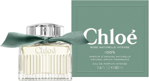 Een parfumfles met een groen lint en een bijpassend doosje met 'Chloé' erop, bevat natuurlijke geurparfum.