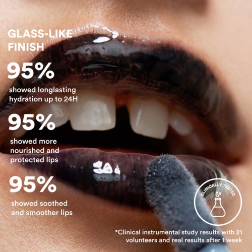 Text zeigt die Vorteile eines Lippenprodukts: Hydratation, Ernährung und glatte Lippen. Erwähnt auch klinische Testergebnisse.