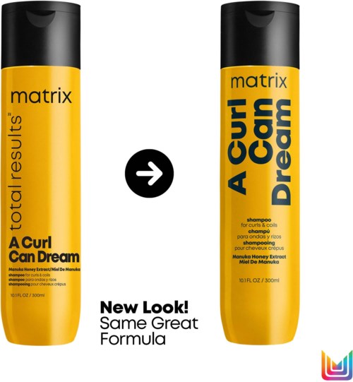 Zwei Shampooflaschen zeigen ein neues Etikettendesign, aber die gleiche Formel für lockiges Haar.