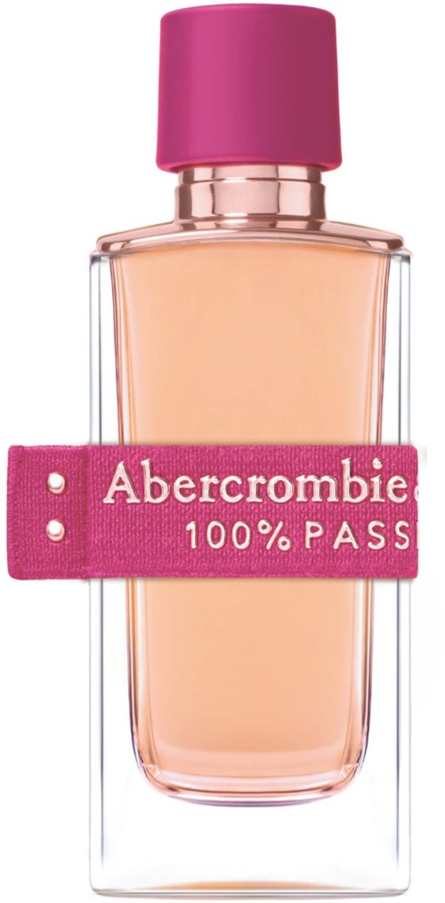 Een parfumfles met een roze dop en een roze band die zegt 'Abercrombie 100% PASS' rond het midden.