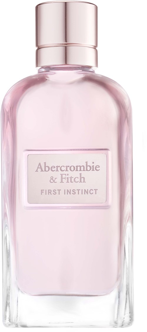 Een roze parfumfles met een zilveren dop, gemerkt "Abercrombie & Fitch First Instinct."
