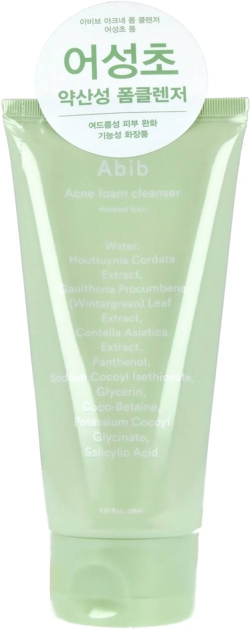 Een groene tube met Koreaanse tekst, waarschijnlijk een huidverzorgings- of cosmetisch product. Het vermeldt ingrediënten zoals water en aloë.