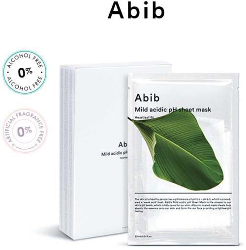 Een witte doos en een klein zakje met gezichtsmasker met groen bladafbeelding, gelabeld 'Abib', voor milde zure pH huidverzorging. Het is alcoholvrij en parfumvrij.