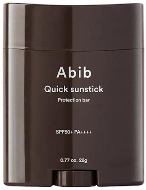 Een donkerbruine beschermingsstick met klep, gemarkeerd 'Abib Quick Sunstick,' SPF50+ en PA++++ bescherming.
