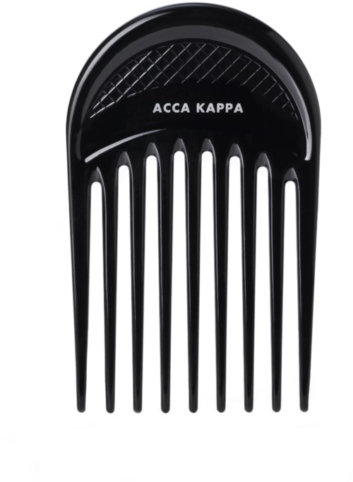 Een zwart verzorgingsgereedschap met brede tanden en een gebogen bovenkant, gemerkt 'ACCA KAPPA'.