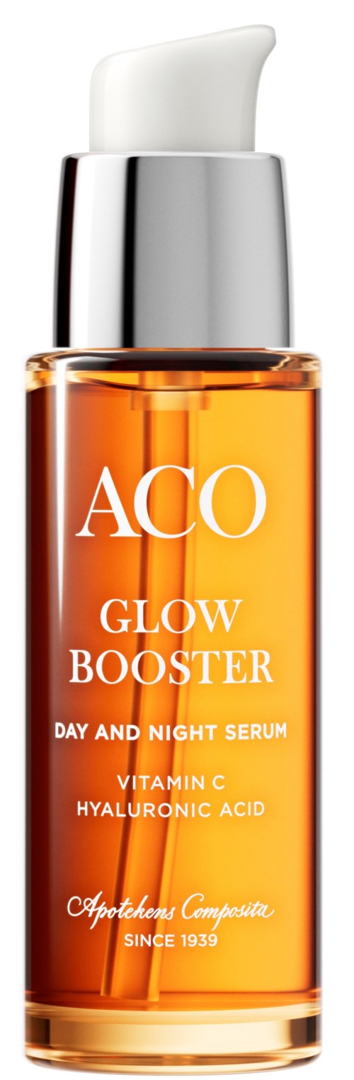 Een fles Glow Booster-serum met vitamine C en hyaluronzuur, in een doorzichtige oranje container met witte pomp.