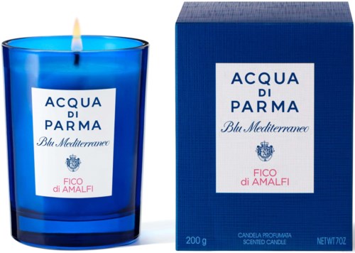 En blå doftljus i glasbehållare med en box bredvid, märkt 'Acqua di Parma' och 'Blu Mediterraneo'.