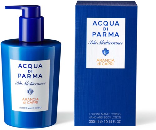 Sininen käsien ja vartalon voidepullo ja sen laatikko, molemmat  merkattu 'Acqua di Parma Blu Mediterraneo Arancia di Capri.'