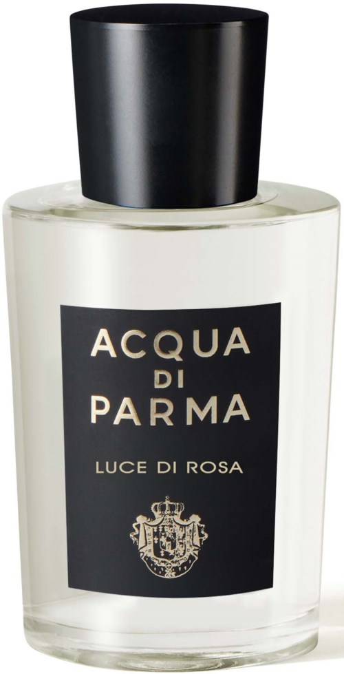 Läpinäkyvä lasipullo mustalla korkilla, etiketti 'Acqua di Parma Luce di Rosa,' ja vaakunawaa'.