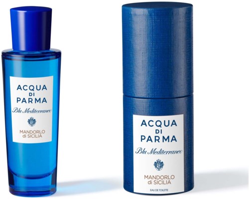 Två blå flaskor med Acqua di Parma doft, en är sprayflaska och den andra är en cylindrisk behållare.