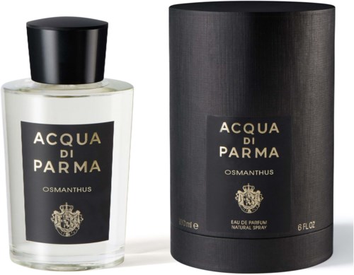 Ein Parfümflasche mit der Beschriftung 'Acqua di Parma Osmanthus' neben ihrer schwarzen zylindrischen Schachtel.