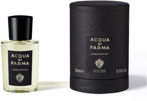 Eine kleine Glasparfümflasche mit der Aufschrift 'Acqua di Parma Osmanthus' neben einem schwarzen zylindrischen Karton.