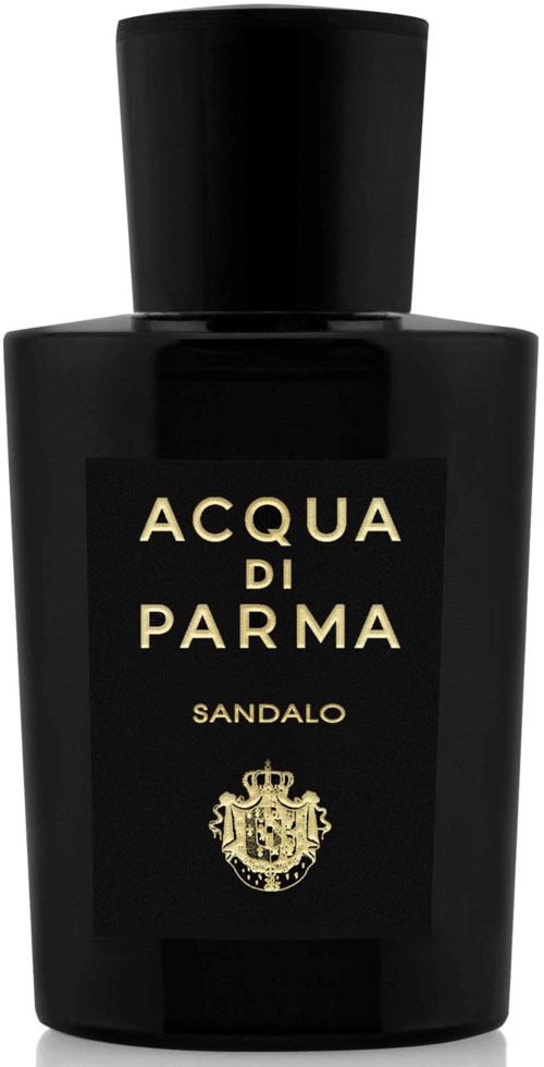 Eine schwarze Flasche mit goldenen Buchstaben sagt 'Acqua di Parma Sandalo' und ein Wappen-Logo.