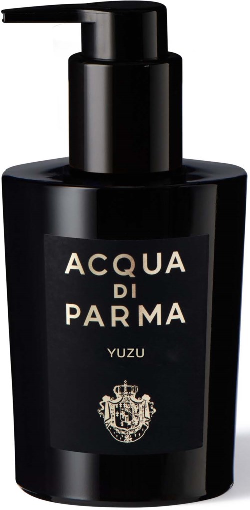 En svart flaska med pump, märkt 'Acqua di Parma Yuzu', med ett sigill och enkel text.