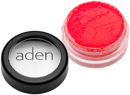 Een kleine ronde container met felle rode gezichtsverf en een zwarte deksel met het label "aden".