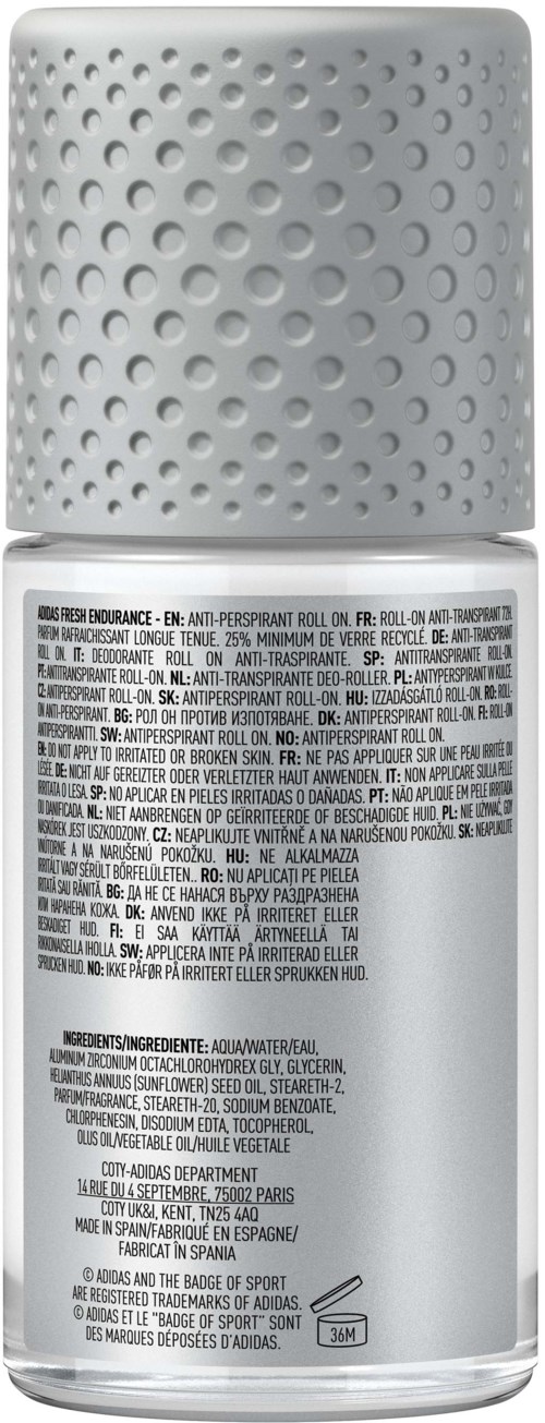 Przezroczysta butelka z rozpylaczem, zawierająca produkt z wieloma małymi napisanymi instrukcjami i składnikami.