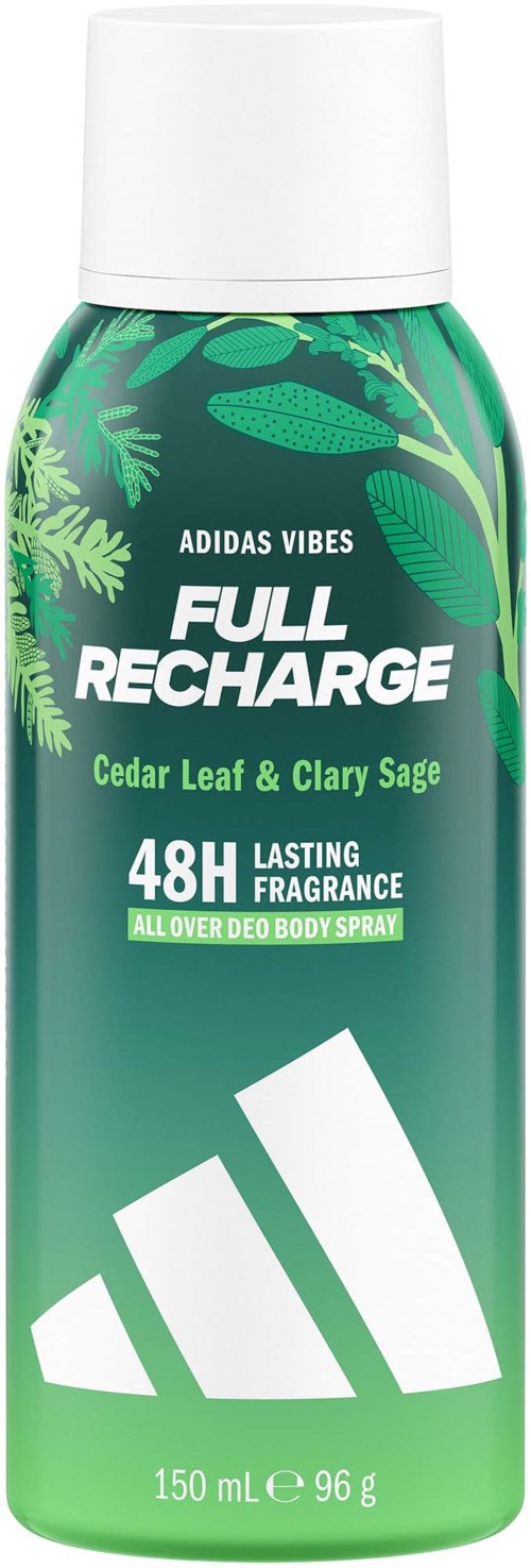 Grön kroppssprayflaska med vit kork, märkt Adidas Vibes Full Recharge, doft av cederblad och klarbärsäd, håller i 48 timmar.