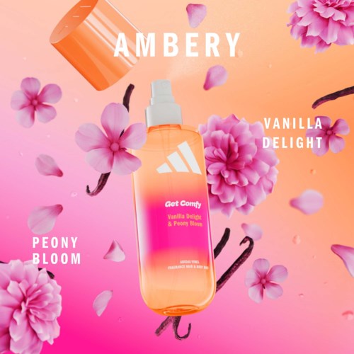 Bernstein-Sprühflasche umgeben von rosa Blumen, mit Text über Vanille-Duft und Pfingstrosen.