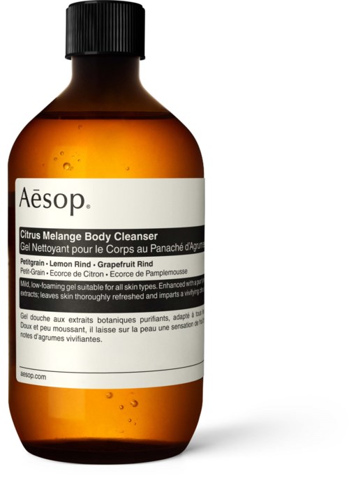 Eine braune Flasche mit weißen Etikett, enthält Aesop Hautpflegeprodukt, Zitrone und Grapefruit genannt, und einen schwarzen Deckel.