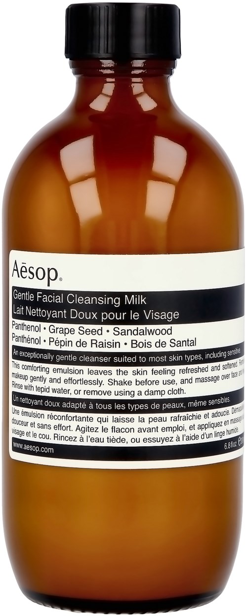 Eine braune Flasche von Aesop Gentle Facial Cleansing Milk mit weißem Etikett und schwarzem Deckel.