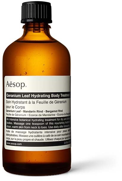 Braune Flasche mit schwarzem Deckel, enthält Aesop Geranium Leaf Hydrating Body Treatment.