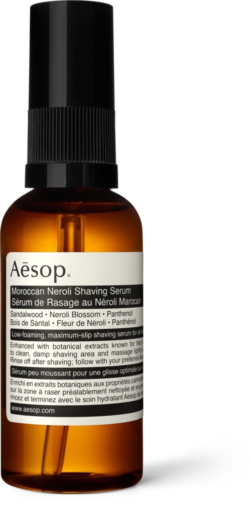 Kleine braune Flasche mit schwarzem Deckel, beschriftet Aesop Morrocan Neroli Shaving Serum.