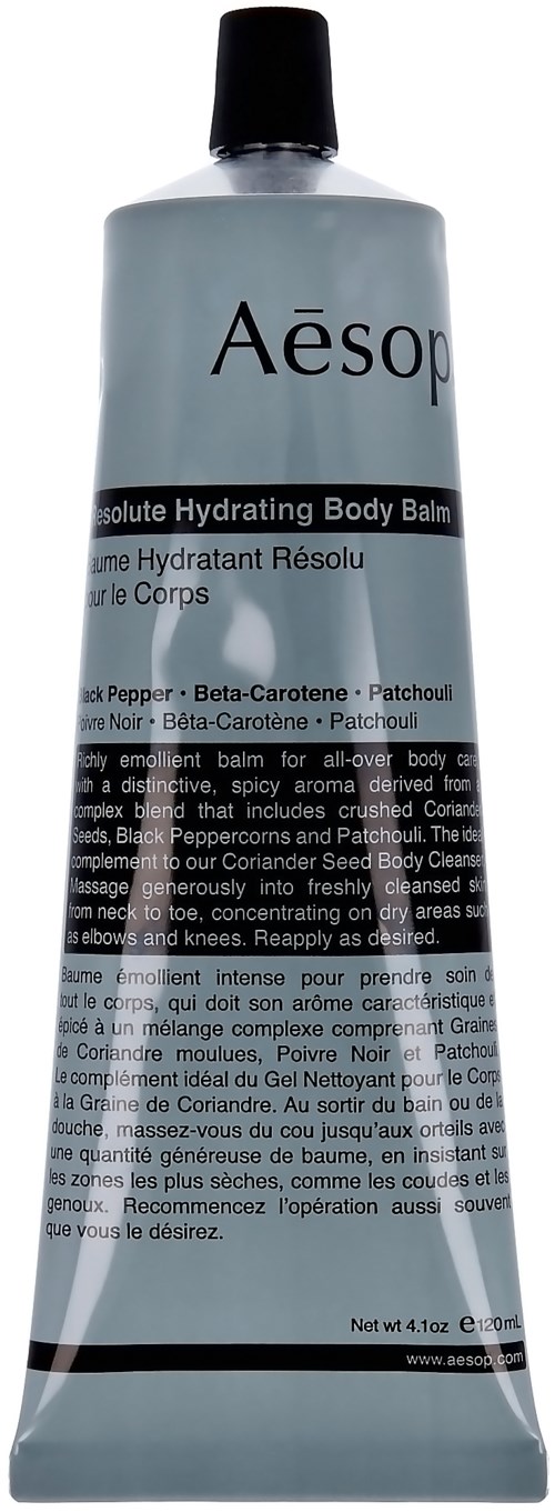 Eine Tube mit Aesop Körperbalsam, schwarzer Kappe, graue Verpackung und dunkelblauem Etikett mit Produktinformationen.