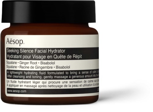 Ein kleiner Behälter mit Aesop Seeking Silence Facial Hydrator, schwarzer Deckel und weißem Etikett.