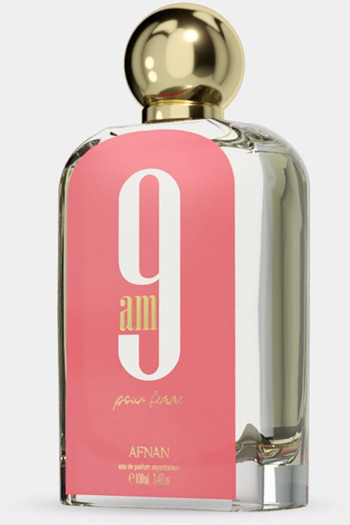 Een parfumfles met roze label en gouden dop, met de tekst 9 en 'for her'.