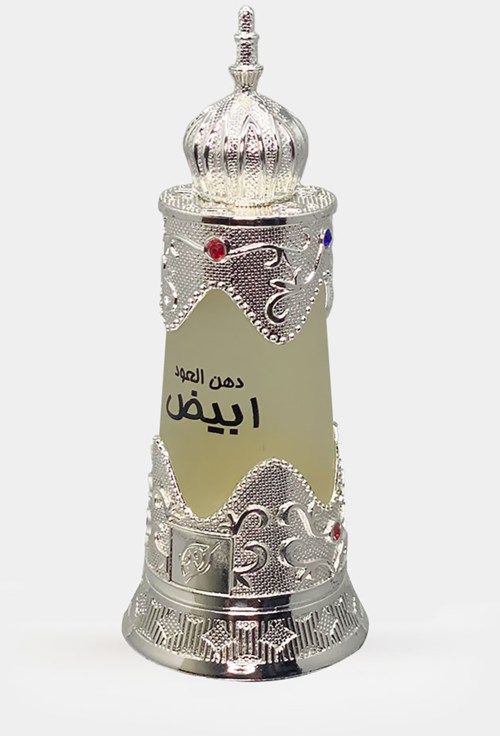 Hopeinen koristeastia arabialaisine teksteineen ja värikkäine kivineen, päällä kupolimainen kansi.