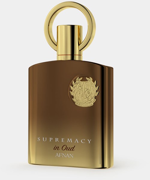 Een parfumfles met een gouden dop, bruin en goudkleurig lichaam, en de woorden "Supremacy in Oud".