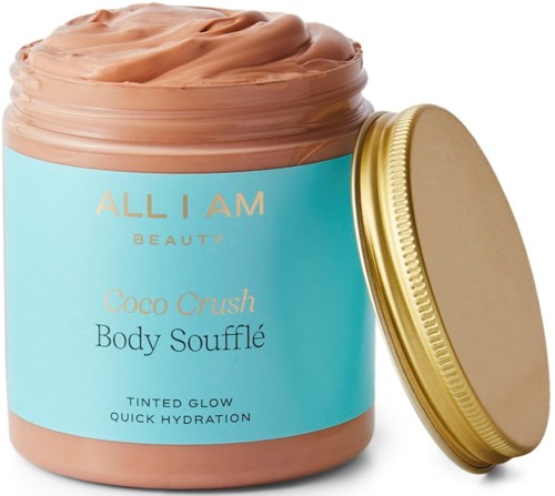 En burk med kroppssvampkräm med ljusbrun textur, blå etikett och ett guldlock. Etiketten lyder 'Ali I Am Beauty'.