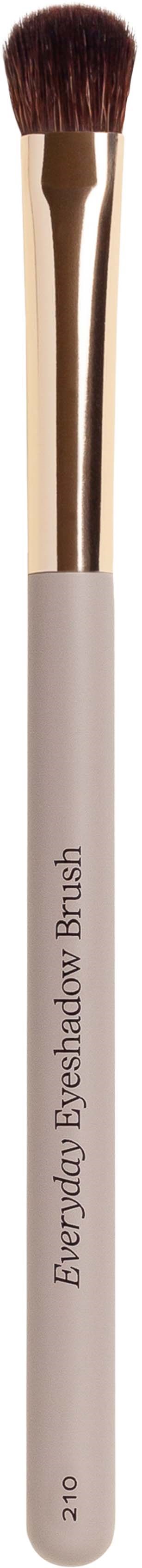 Een witte make-up kwast met bruine haren en de tekst "Eyebrow Eyeshadow Brush" op het handvat.