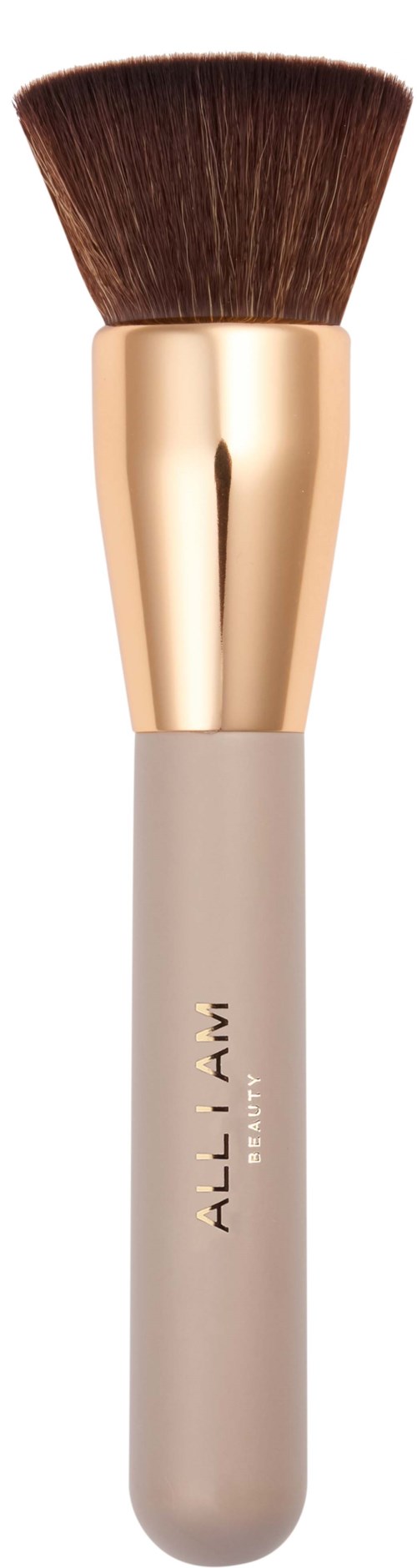 En sminkebørste med beige håndtak, gullfittings og tettpakket brune bust.