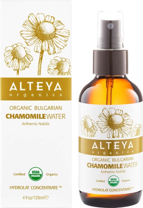 Alteya-organinen bulgarialainen kamomillivesi pullossa ja laatikossa, kuvitet kamomillankukista ja sertifiointimerkeistä.
