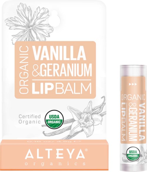 Tarrahuone luonnonmukaisesta vanilja- ja geraniumhuulivoiteesta USDA Organic -merkillä ja kasvi7kuvilla.