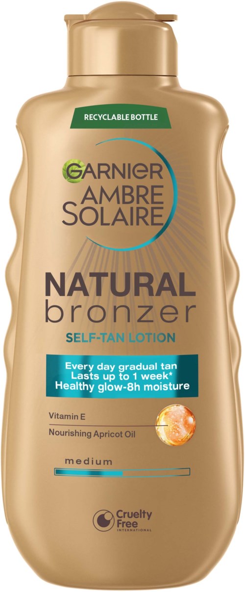 Beige itseruskettava voidepullo, jossa vihreä, sininen ja musta teksti, merkattu luonnolliseksi pronssiväriksi ja cruelty free.