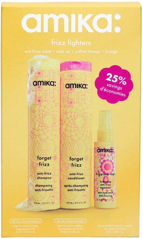 Gult pakningsett med tre Amika hårpleieprodukter: sjampo, balsam og leave-in spray med rosa og lilla blomsterdesign.