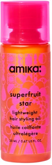 Pinkki pullo Amika Superfruit Star kevyelle hiusten muotoiluun tarkoitetulle öljylle hedelmäkuvin.