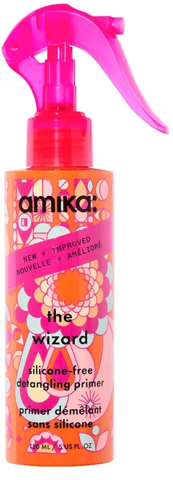 En rosa sprayflaska märkt 'Amika The Wizard' silikonfri uttagning primer med färgglad blomster- och abstrakt design.
