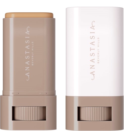 Zwei beigen und weißen Deostickbehälter, einer mit beigem Deckel und der andere mit weißem Deckel, beide mit der Aufschrift 'Anastasia Beverly Hills.'