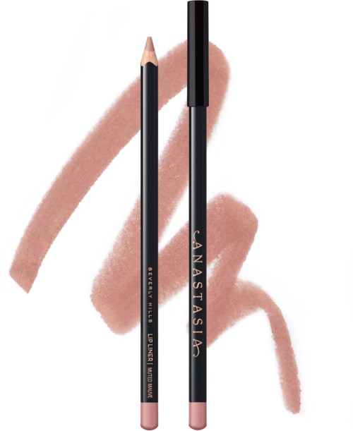 Zwei Lipliner, einer mit Bleistiftspitze und der andere mit Lippenpinsel, auf einem beigen Make-up-Hintergrund.