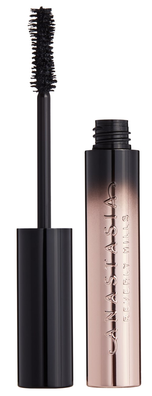 Ein Mascara-Tube mit entferntem Pinsel, schwarz und roségoldfarben, steht aufrecht.