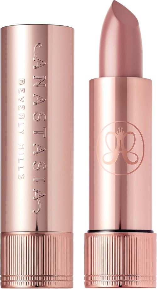 Een roze lippenstift met bijpassende glanzende tube en logo.